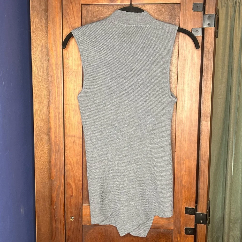 Theory Asymmetric Hem Rib Knit Sleeveless Top Gray Minimalist Chic Size M